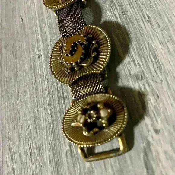 Vintage Clasp Bracelet - Picture 6 of 6